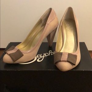 Seychelles Nude Suede Spacebar Bow Pump